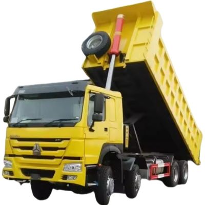 Un buen precio. Camión de descarga usado Sinotruk Howo 371 375 Weichai Camión de descarga 6x4 300-400L Tanque de combustible en línea