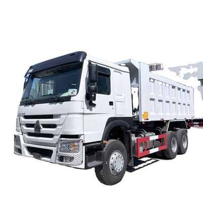 Un buen precio. 6 cilindros Sinotruck Howo 6X4 camión de tirón con tanque de carga de 5.3-6.2M en línea