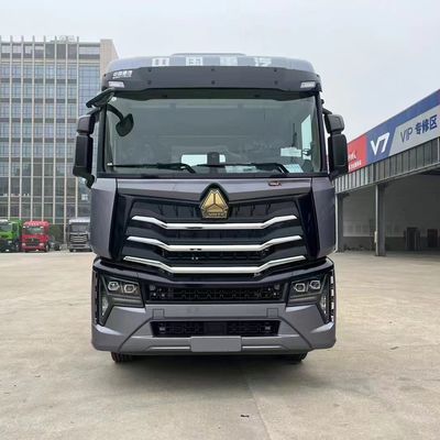 Un buen precio. Camión tractor de dos filas Howo Sinotruk 6x4 610hp 10 ruedas de segunda mano en línea