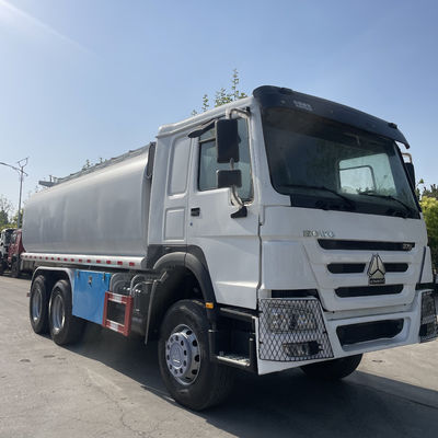 Un buen precio. 6x4 15000L camión cisterna de combustible LHD/RHD 12.00R20 personalizable con 3 juegos de válvulas submarinas en línea