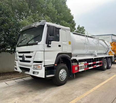 Un buen precio. HOWO Carga pesada 6 ruedas Camión de alcantarillado 10CBM Volumen del tanque Color rojo Conducción con la mano izquierda en línea