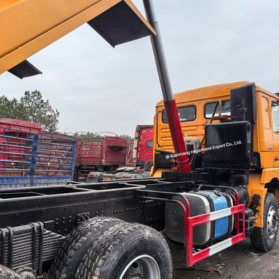 Un buen precio. Color personalizable Coches usados HOWO 10 neumáticos 75cbm 6X4 Cisterna de combustible 300L en línea
