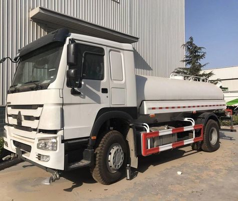Un buen precio. SINOTRUCK 4X2 5CBM Vehículo especial de agua Camión Transmisión manual Tipo 10 toneladas Carga nominal en línea